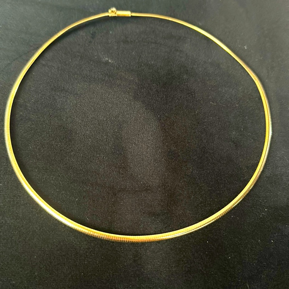 10K Gold Omega necklace 16" .  9.65 g Made in Italy